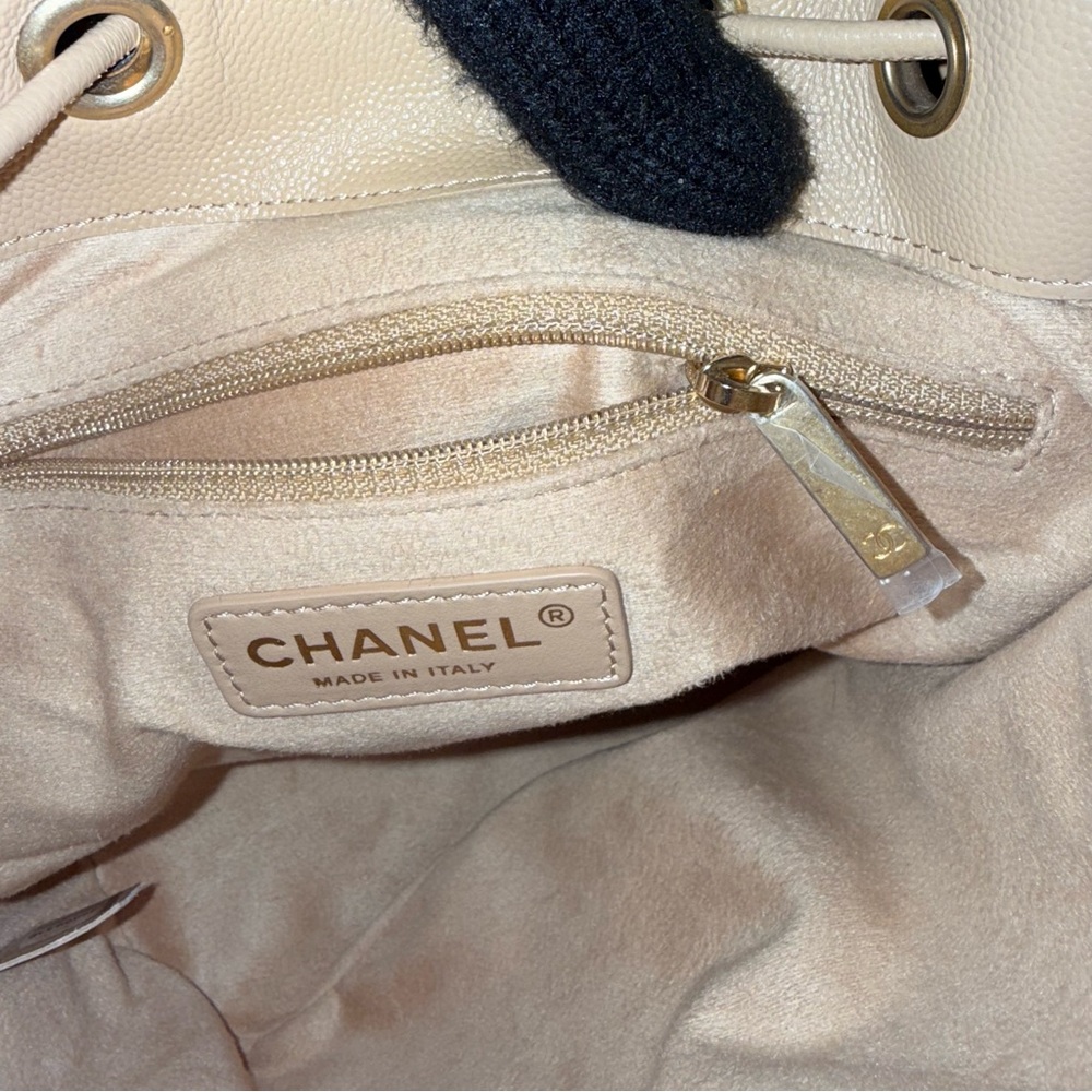 Chanel Tan 2019 Deauville Bucket Bag - Picture 10 of 16